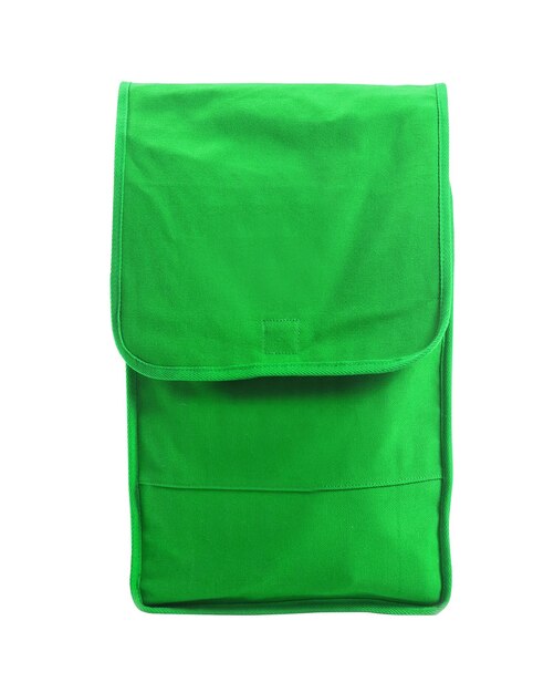 zielona torebka na białym tle