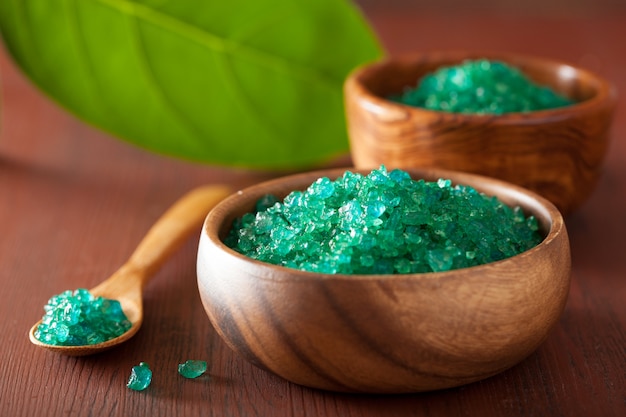 Zielona ziołowa sól do zdrowej kąpieli spa