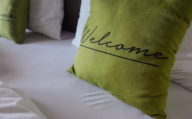 Zdjęcie zielone podkładki oznaczone powitaniem w łóżku w salzburgu w austrii