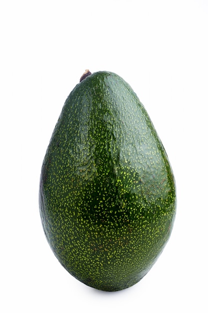 Zielony avocado odizolowywający na bielu