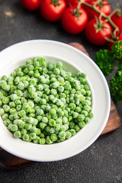 Zdjęcie zielony groszek mrożone warzywa świeża przekąska zdrowy posiłek żywność na stole kopia przestrzeń żywności tło