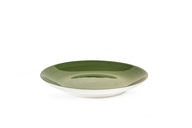 Zielony i biały ceramiczny okrągły talerz na białym tle z miejsca na kopię
