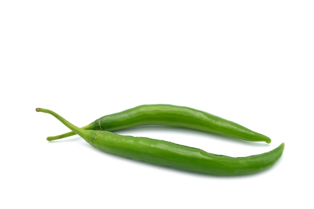 Zielony papier chili na białym tle