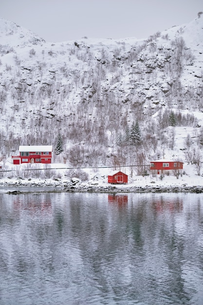 Zimą domy rorbu w Norwegii