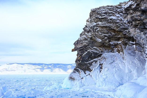 zima pejzaż przyrodzie jeziorze bajkał szamanka rockowy olkhon island