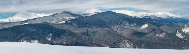 Zima zaśnieżona Karpaty Ukraina