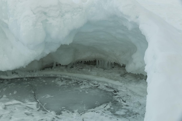 zima zimno zamarznięte jezioro Bajkał