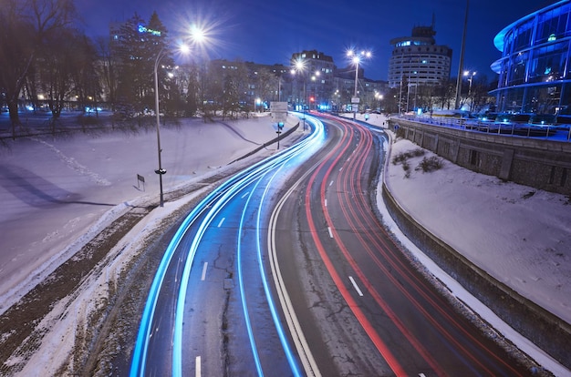 Zimowa autostrada w nocy