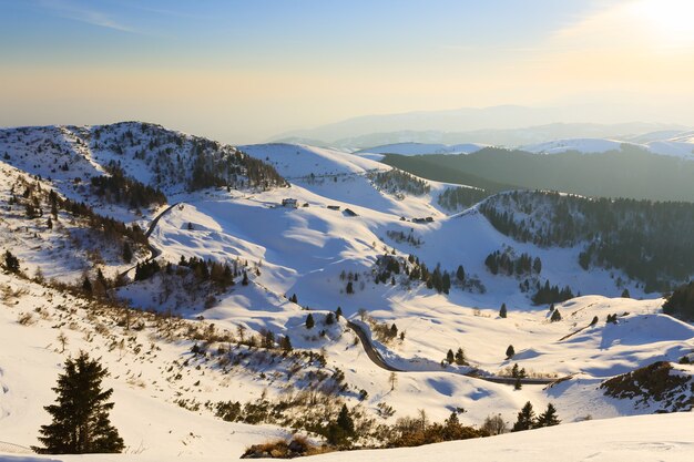 Zimowa panorama z Alp włoskich Widok ze szczytu góry Śnieg