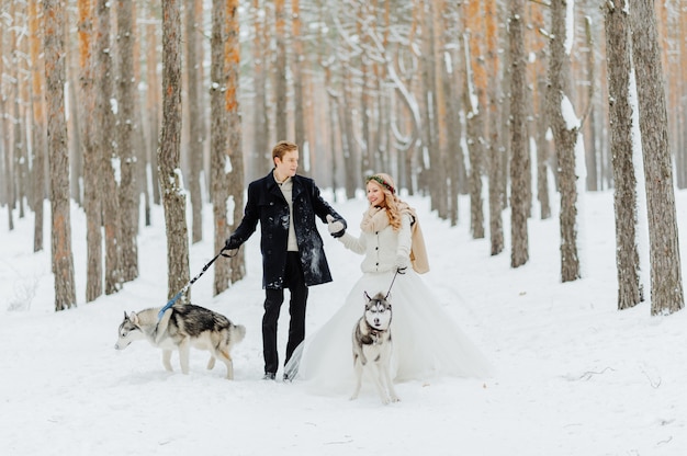 Zimowa sesja ślubna w przyrodzie