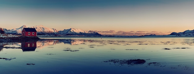 Zimowe jezioro w Norwegii
