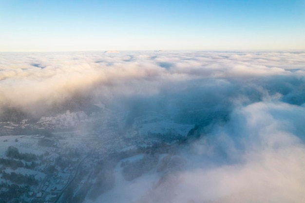 Zimowy krajobraz i chmury Widok z lotu ptaka