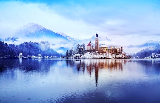 Zimowy krajobraz Jezioro Bled Podróże Słowenia Europa