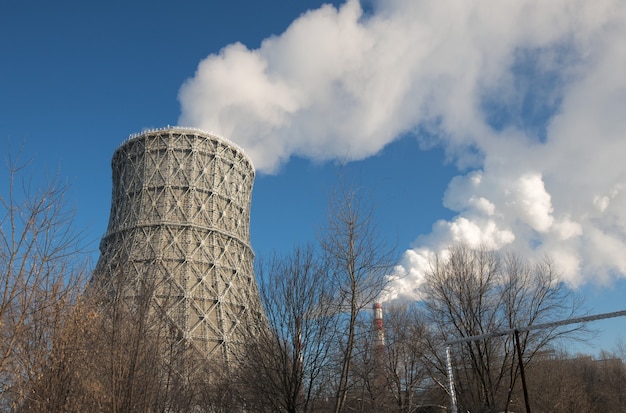 Zimowy widok na elektrociepłownię