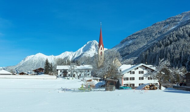 Zimowy widok na wioskę Haselgehr (Austria, Reutte, Tyrol).