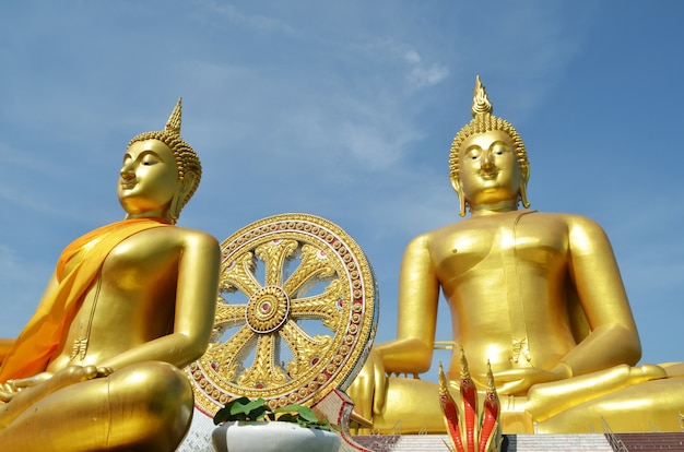 Złota Buddha Statua Przy Watem Muang W Angthong, Tajlandia