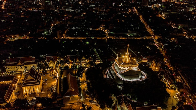 'Złota Góra' Wat Saket Ratcha Wora Maha Wihan popularna atrakcja turystyczna Bangkoku Zabytki Bangkoku Tajlandia widok z góry