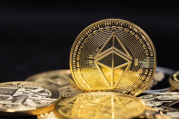 Zdjęcie złota kryptowaluta monety eth ethereum