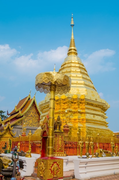 Złota pagoda w Chiang Mai. Tajlandia