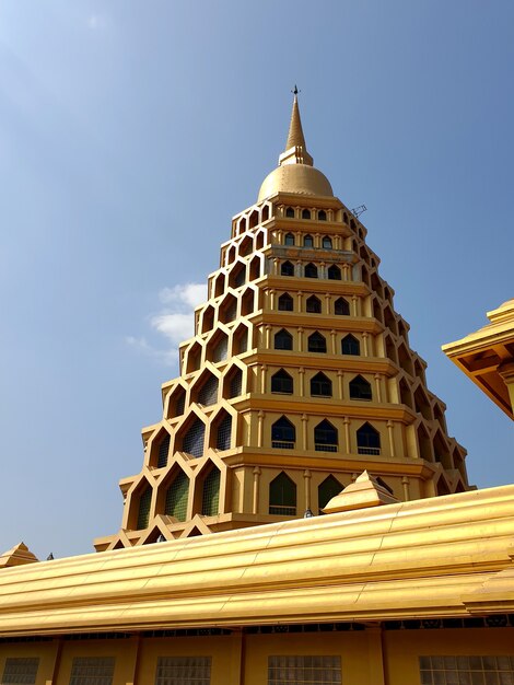 Złota Pagoda W świątyni Thait W Prowincji Angthong Tajlandia