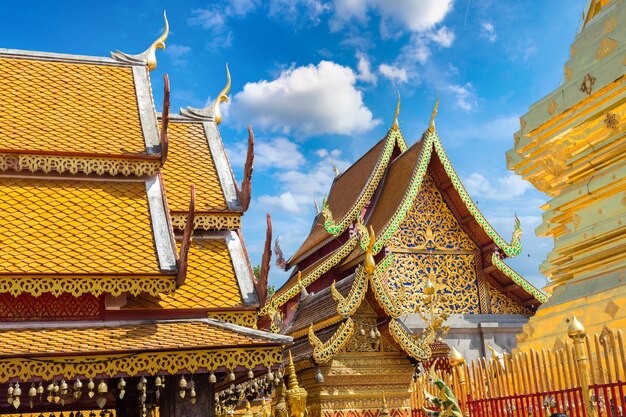 Złota Pagoda Wat Phra That Doi Suthep W Chiang Mai W Tajlandii