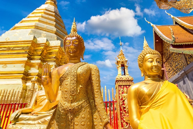 Złota pagoda Wat Phra That Doi Suthep w Chiang Mai