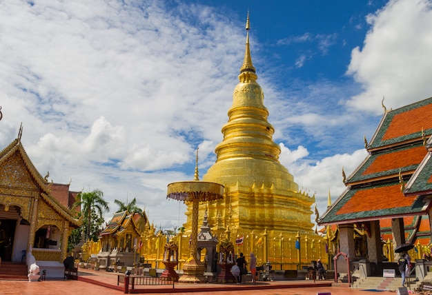 Złota stupa z kościołem