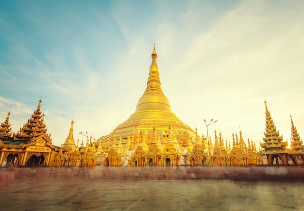 Złota stupa z Shwedagon Pagoda Yangon (Rangoon)