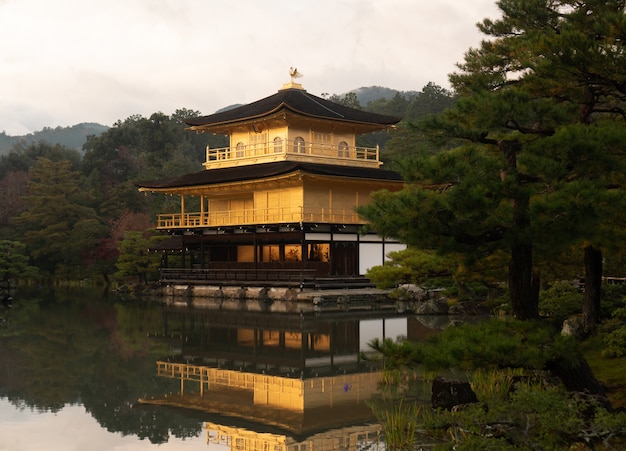 Złota świątynia W Kyoto, Japan.