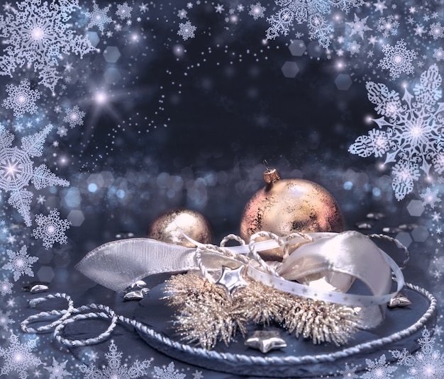 Złote i srebrne ozdoby świąteczne