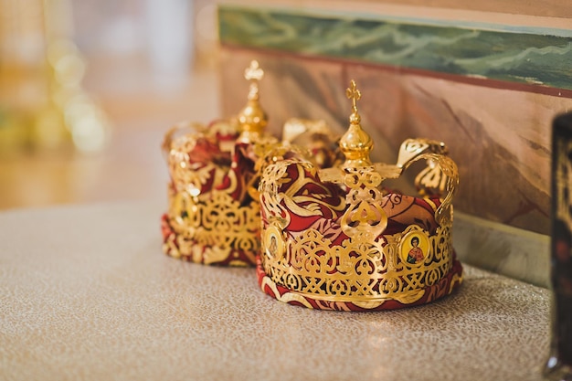 Złote korony na ślub 1838