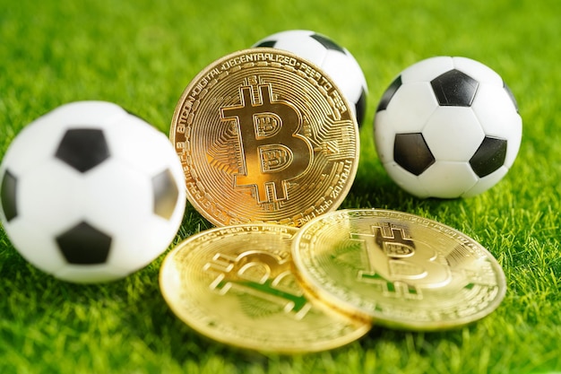 Złoty Bitcoin Z Piłką Nożną Lub Kryptowalutą Futbolową Używany W Zakładach Sportowych Online