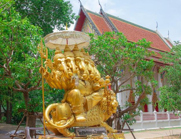 Złoty posąg Ganeszy Czczony jest przez tych, którzy widzą go w religii, jest rzeźbą w stylu azjatyckim