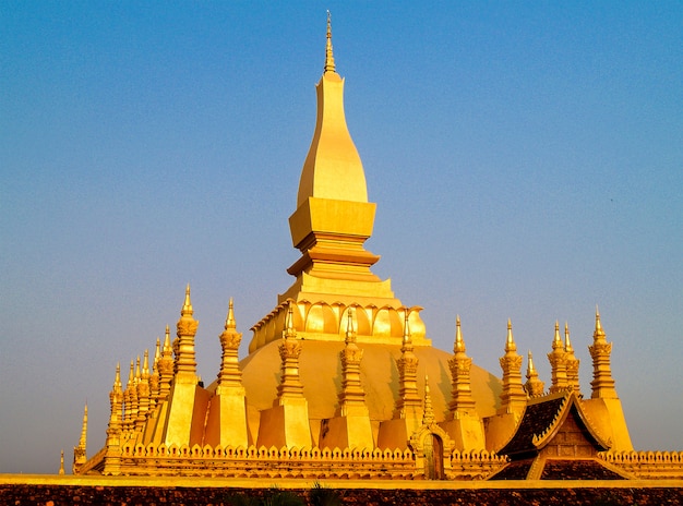 Złoty Wat phra Który Luang w Vientiane, Laos