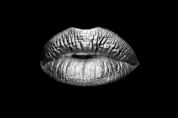 Złoty wzór złota szminka zbliżenie usta z metalowym makijażem seksowne usta metaliczna szminka z bliska