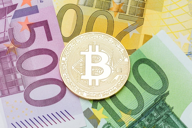 Złoty Zbliżenie Bitcoin Waluta Euro Jako Tło Zdjęcie Makro Zdjęcie W Wysokiej Rozdzielczości