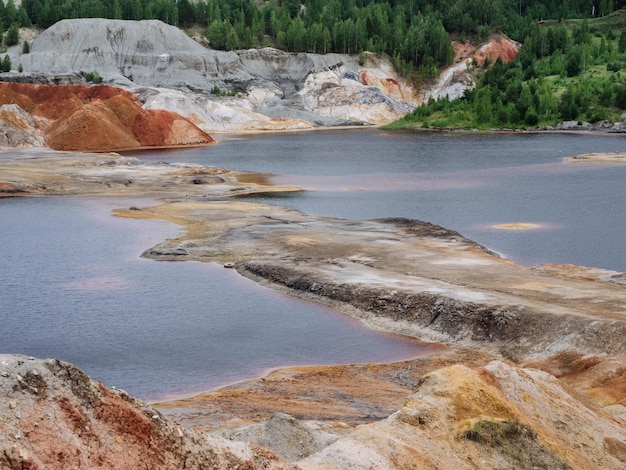 Złoże gliny ogniotrwałej Kamieniołom do wydobycia surowców naturalnych