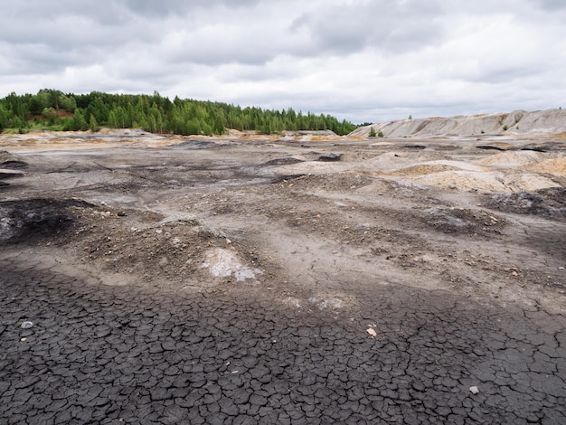 Złoże gliny ogniotrwałej Kamieniołom do wydobycia surowców naturalnych