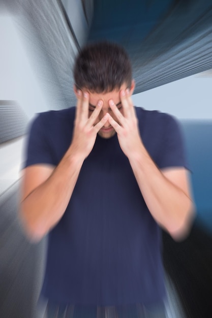 Zdjęcie złożony obraz mężczyzny z bólem głowy