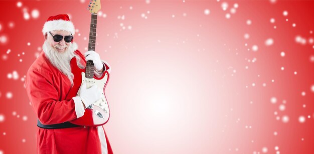 Złożony obraz uśmiechniętego Świętego Mikołaja grającego na gitarze