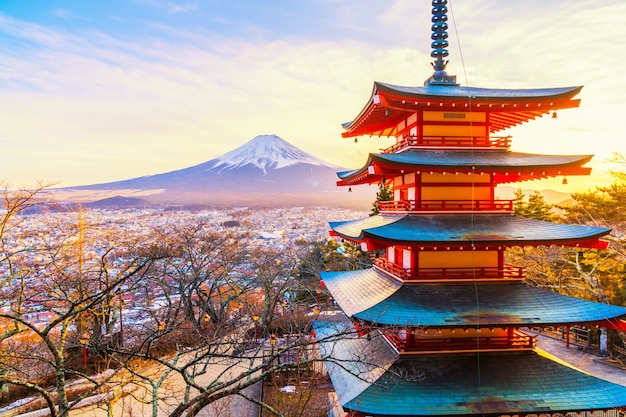 Zdjęcie zmierzch przy chureito pagodą i mt. fuji