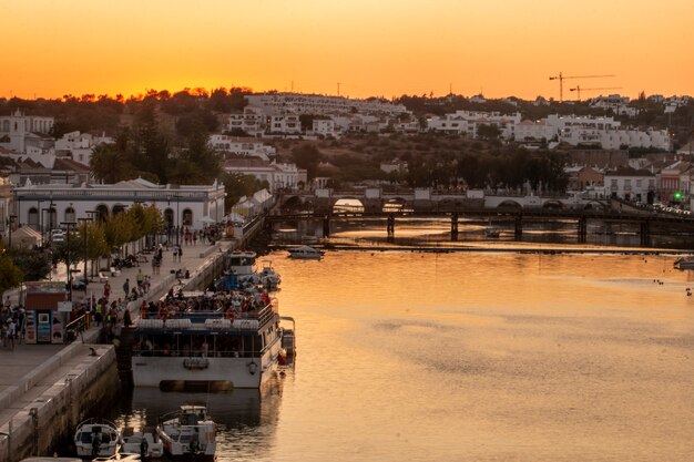 Zmierzchu krajobraz Tavira miasto