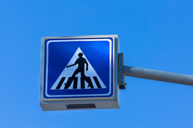 Znak drogowy przejścia dla pieszych