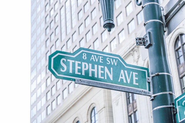 Znak ulicy Stephen Avenue w centrum Calgary Alberta