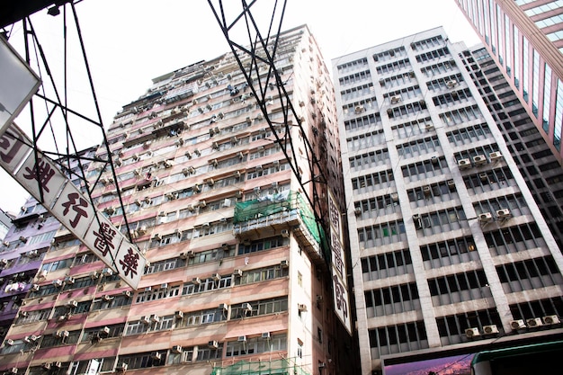 Zobacz krajobraz i panoramę miasta z wysokim budynkiem w Causeway Bay 3 września 2018 r. w Hongkongu, Chiny