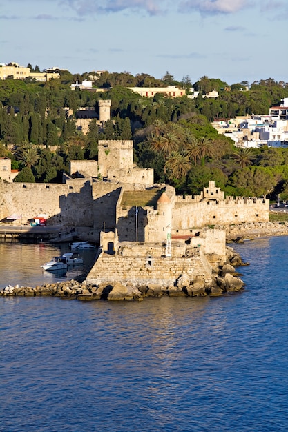 Zobacz Na Kamiennej ścianie Słynnego Na Całym świecie Zamku Rodos Na Wyspie Rodos