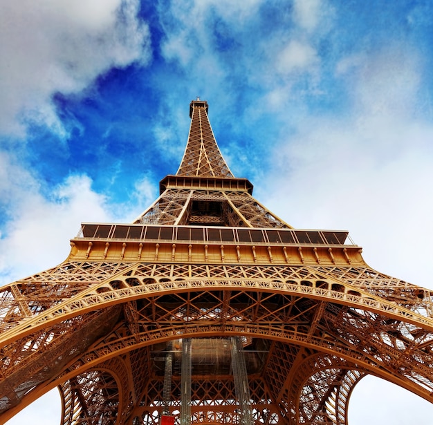 Zobacz U Podnóża Tower.paris Eiffla, Francja.