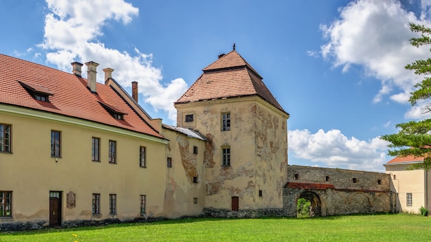 Żółkiew, Ukraina 08.07.2021. Zamek Żółkiew w obwodzie lwowskim na Ukrainie w słoneczny letni dzień