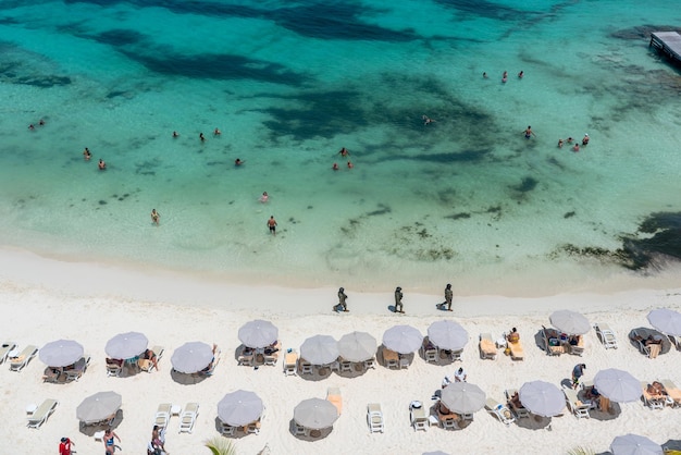 Żołnierze Mariny Armii Meksykańskiej Patrolują Plażę W Cancun