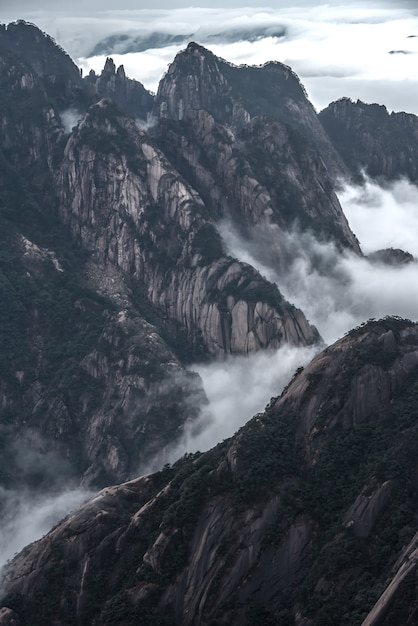 Żółta góra lub Huangshan góry chmury denna sceneria